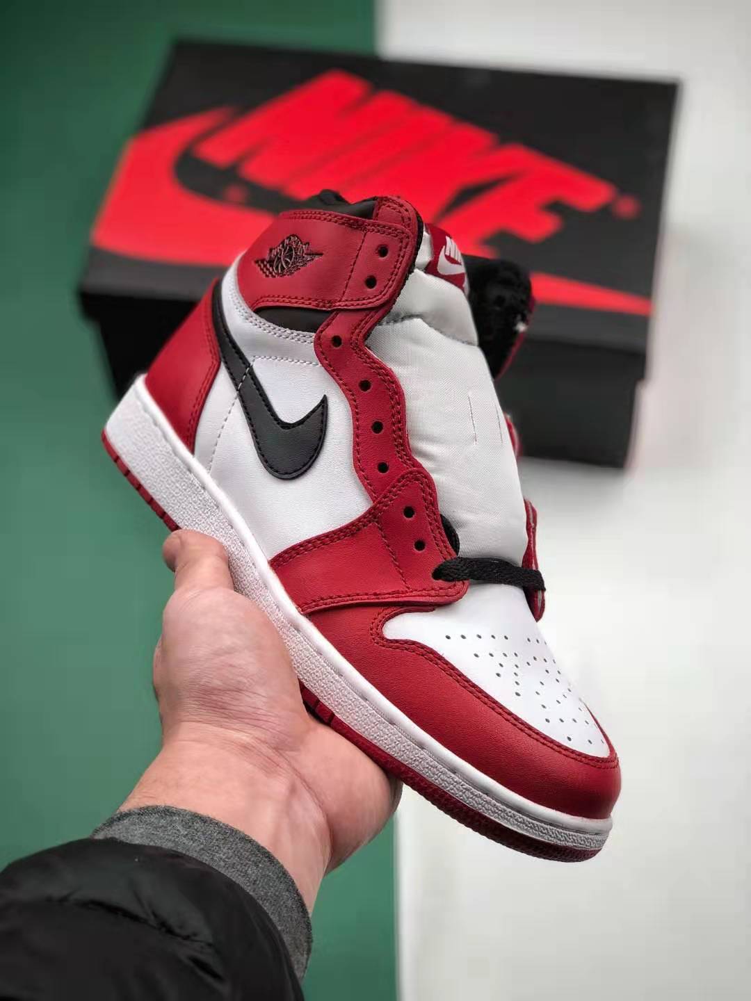 Air Jordan 1 Retro High OG Chicago 2015 - Limited Edition Sneakers