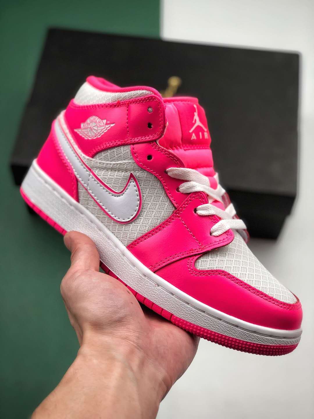 Air Jordan 1 Mid 'Hyper Pink' 555112-611 - Latest Release for Sneakerheads