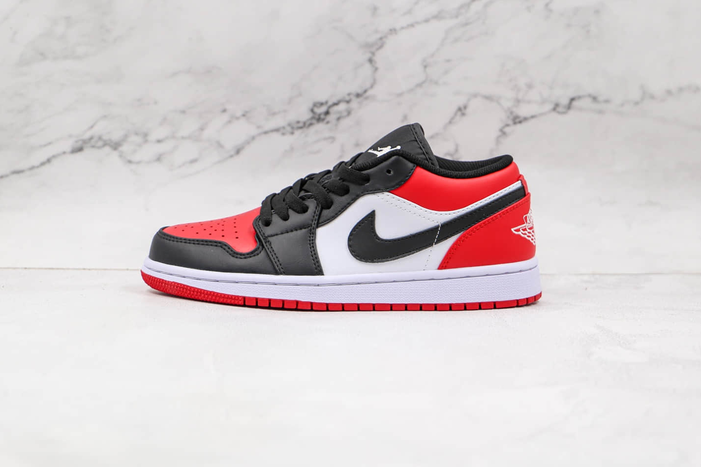 Air Jordan 1 Low 'Bred Toe' 553558-612: Classic Style and Quality Craftsmanship for Sneaker Enthusiasts