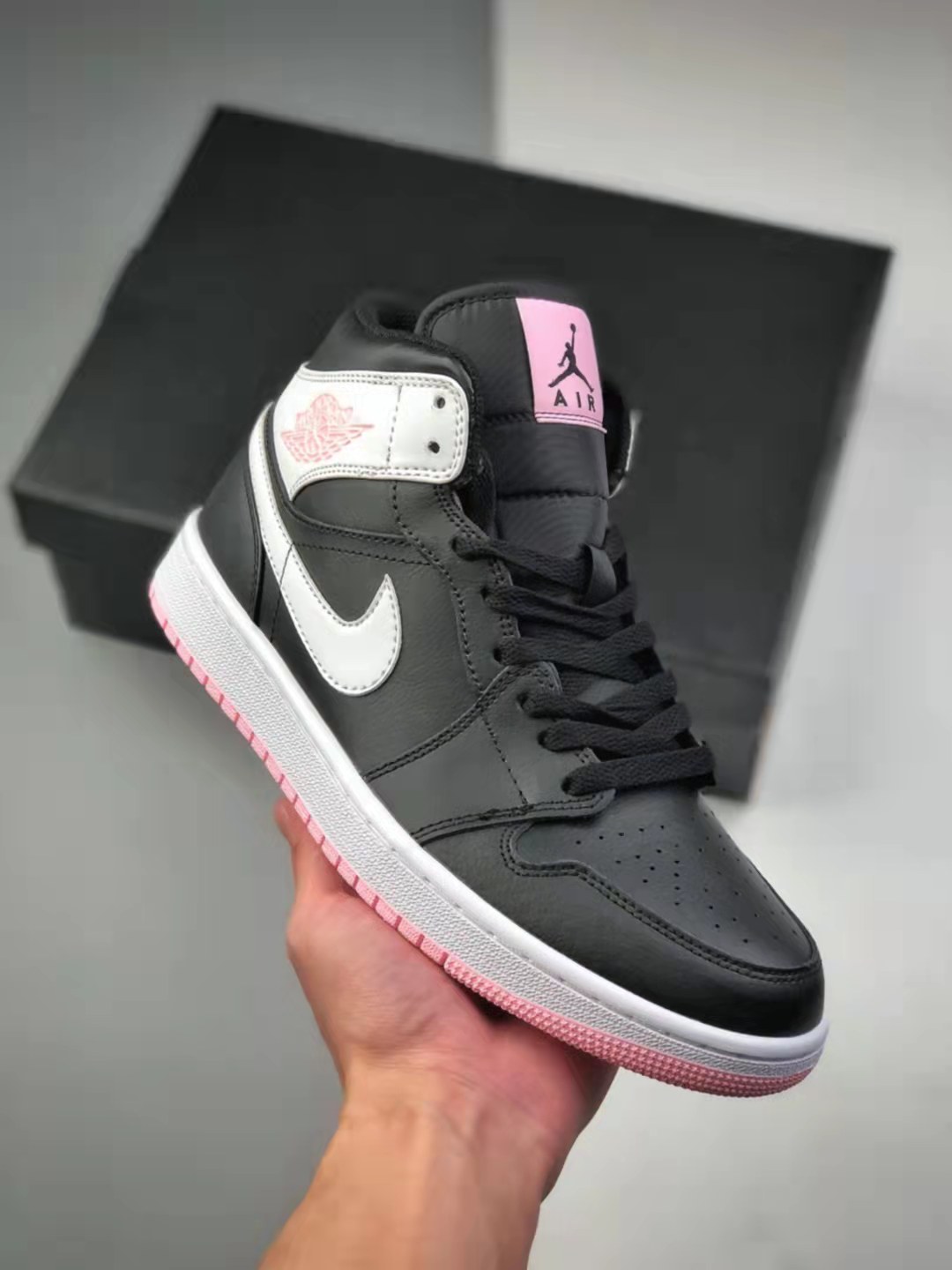 Air Jordan 1 Mid 'Arctic Punch' 555112-061 - Stylish and Trendy Sneakers