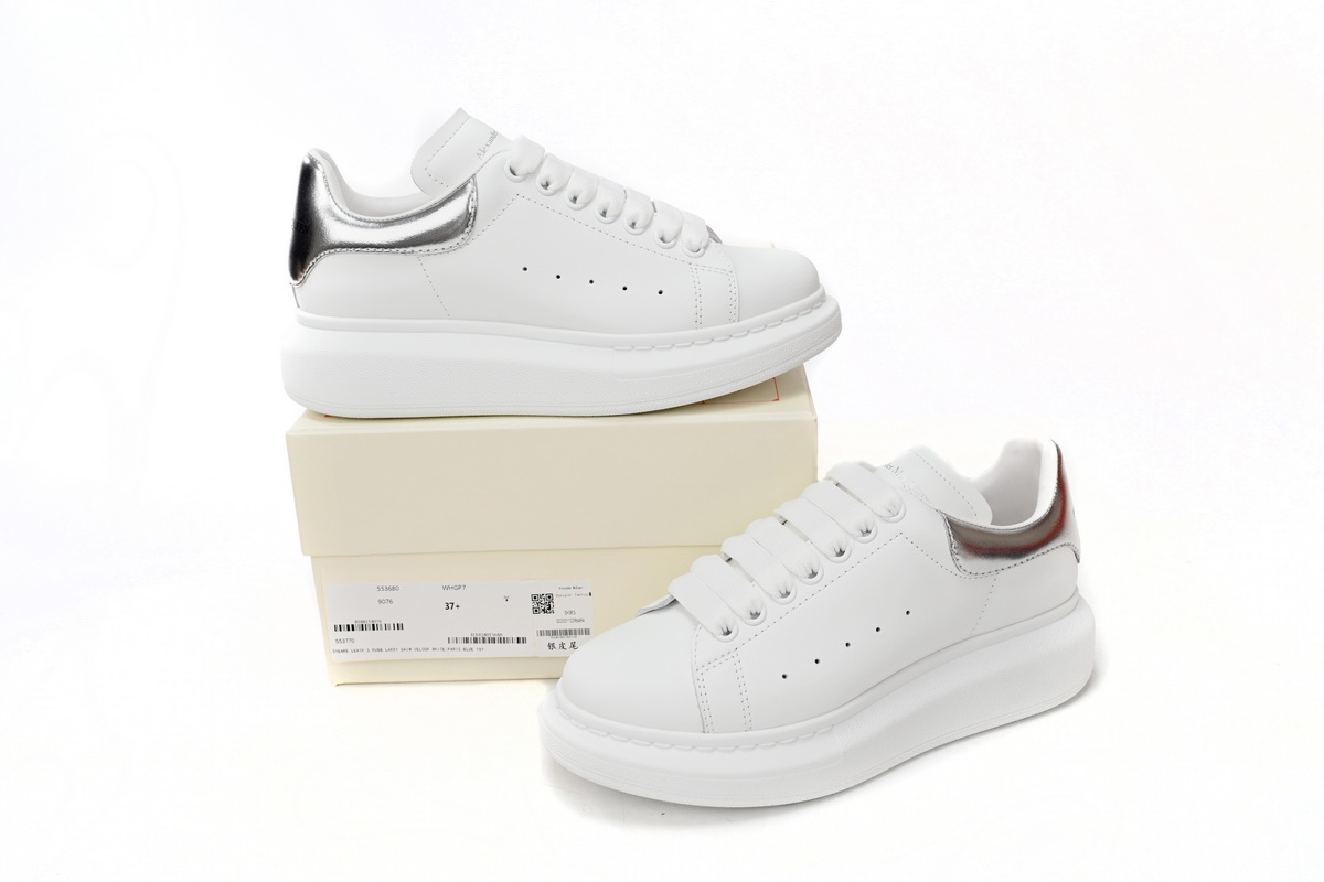 Alexander McQueen Oversized White Silver 718232 WICGI 9071 - Luxurious and Trendy Fashion at Its Best