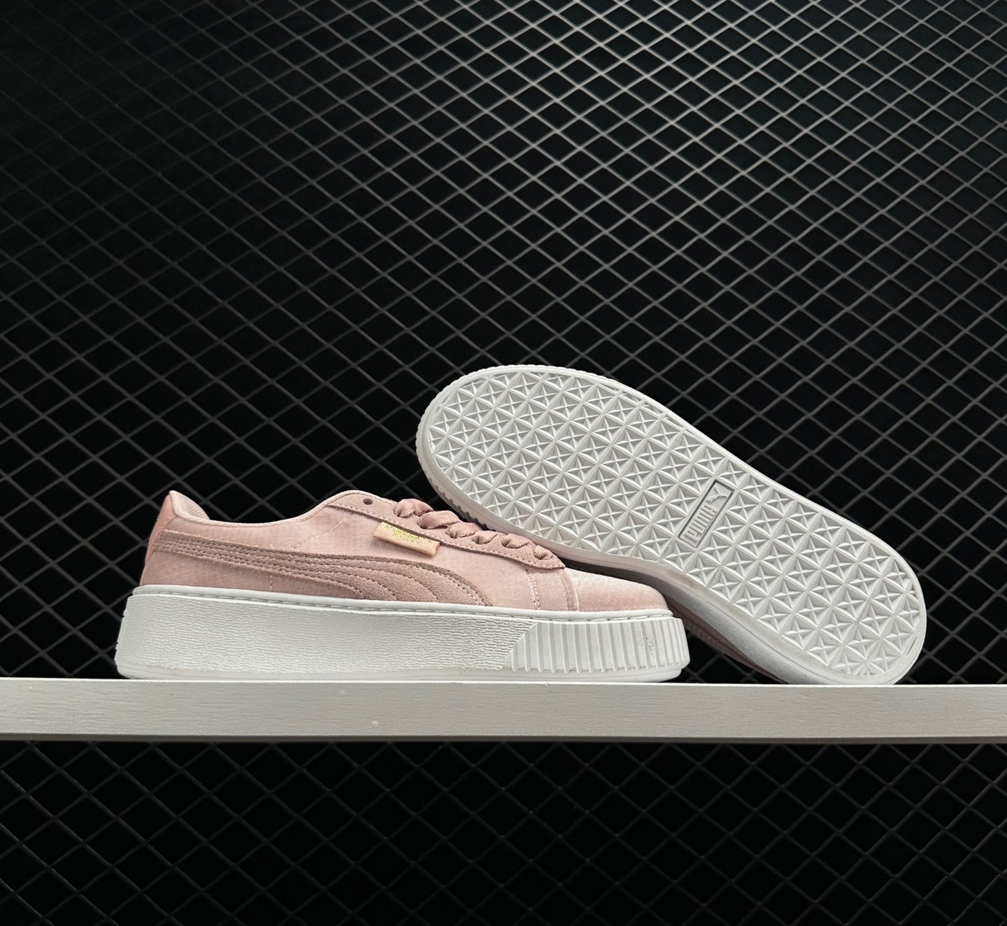 PUMA Platform Velvet Pink White Low Board Shoes 373935-02 | Stylish and Comfortable Casual Sneakers