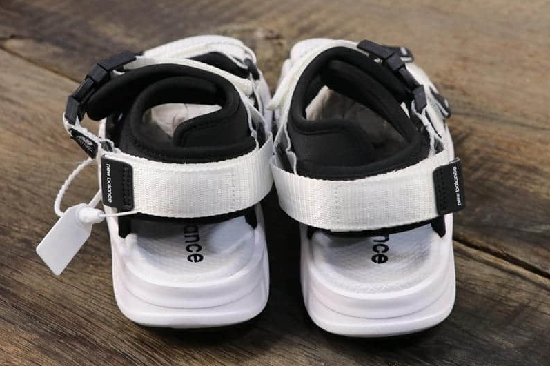 New Balance Open Toe SD750BW: Unisex White Sandals with Flat Heel