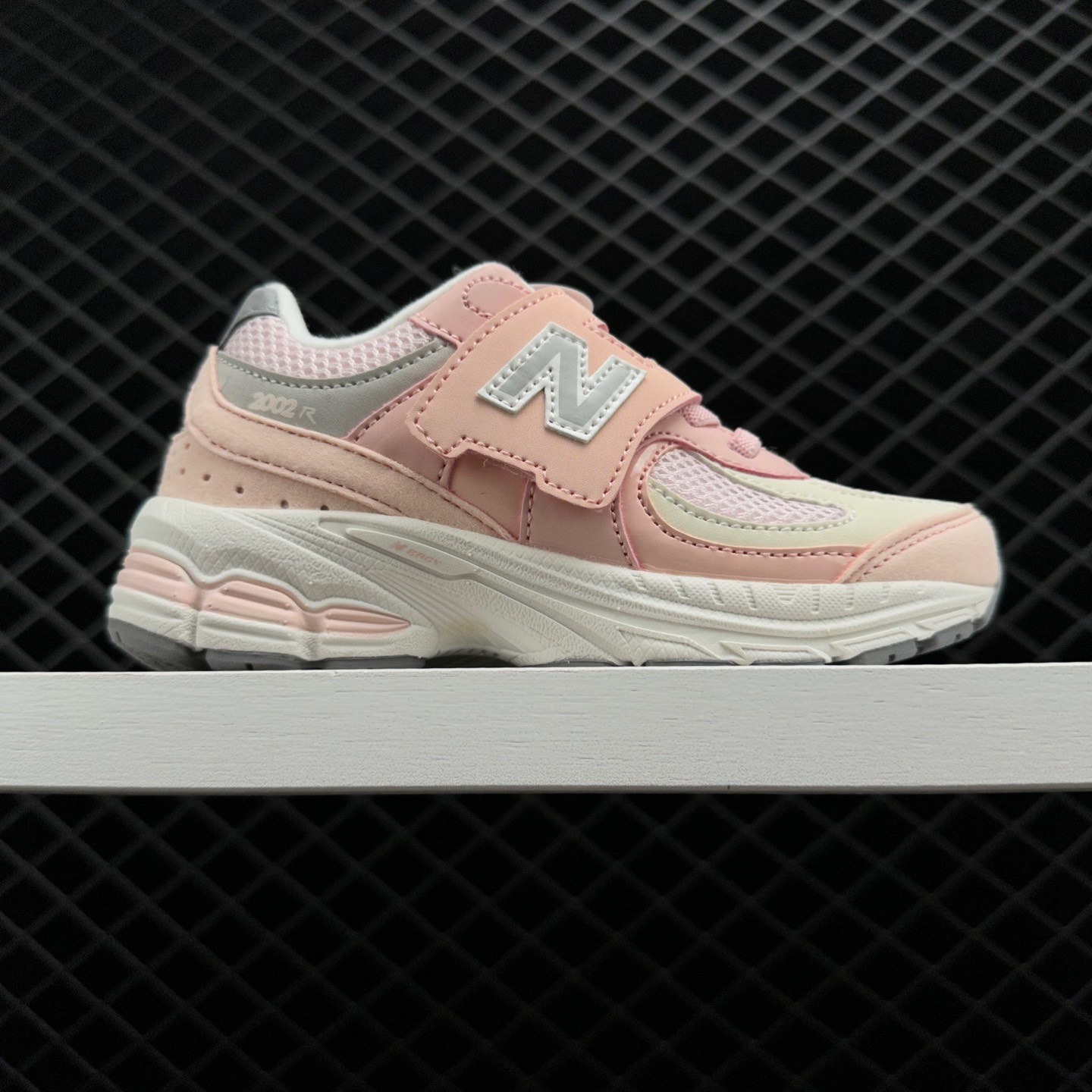 New Balance 2002R Kids Sneaker Pink White - Stylish and Comfortable Footwear