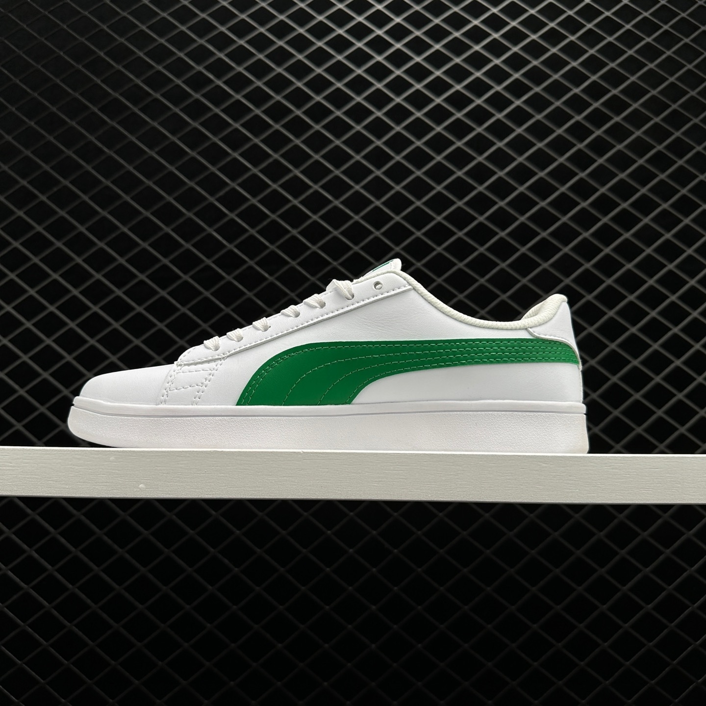 Puma Smash V2 White Green - Stylish Sneakers for a Fresh Look!