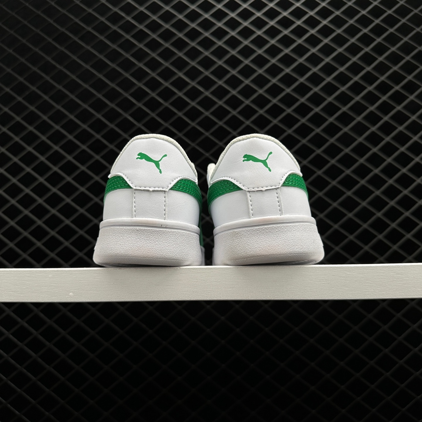 Puma Smash V2 White Green - Stylish Sneakers for a Fresh Look!